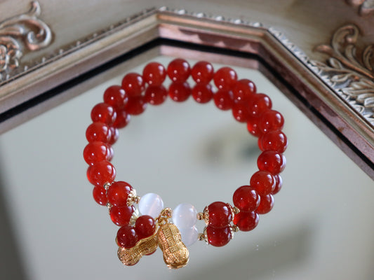 Red Agate and 18K Gold Peanut Bracelet